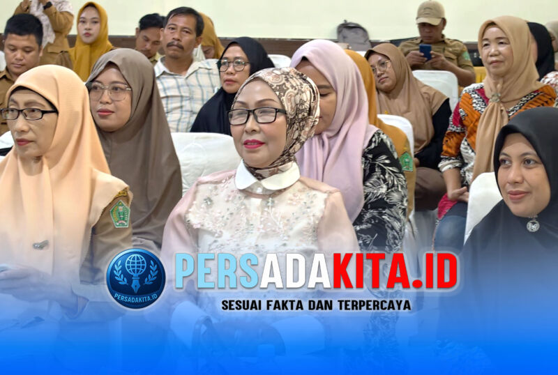 Ketua Forum UKM-IKM Konawe, Rita Harmasan Papua (tengah), didampingi sejumlah pengurus forum saat mengikuti sosialisasi HKI di Hotel Nugraha, Konawe, Selasa (19/5/2026)