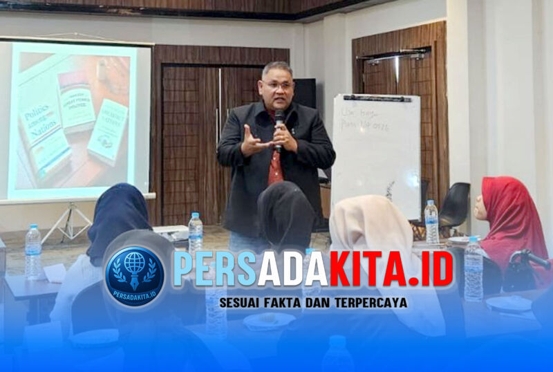Direktur Geopolitik GREAT Institute, Dr. Teguh Santosa, saat pemaparan di hadapan puluhan content creator dalam workshop yang digelar di Palembang, Sumatera Selatan, Sabtu (16/5/2026).