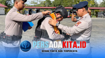 Wakapolda Sultra Brigjen Pol. Dr. Gidion Arif Setyawan, S.I.K., S.H., M.Hum (kanan)  memimpin upacara penyambutan 1 SSK personel Brimob Polda Sultra di Mako Brimob Kendari, Jumat (15/5/2026).