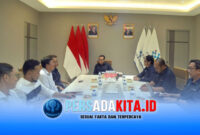 Wakil Menteri Komdigi Nezar Patria sedang memberikan paparan data saat menerima audiensi Stasiun TV Saburai Lampung di Kantor Kementerian Komdigi, Jakarta Pusat, Rabu (13/05/2026).