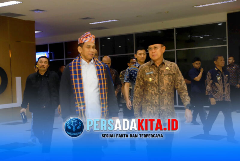 Suasana penyambutan Wakil Menteri Dalam Negeri RI Akhmad Wiyagus oleh Gubernur Sultra Andi Sumangerukka dan jajaran Forkopimda di Bandara Halu Oleo, Kendari, Kamis (28/5/2026)