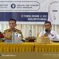 Wakil Bupati Konawe, H. Syamsul Ibrahim, SE, M.Si, didampingi Ketua PWI Sulawesi Tenggara, Sarjono, S.Sos, M.AP saat memberikan konferensi pers di sela acara Uji Kompetensi Wartawan PWI Konawe di Hotel Nugraha, Unaaha, Senin (4/5/2026). Ia mengumumkan perubahan jadwal MTQ XXXI Sultra menjadi 20 Juni 2026. (Foto: PERSADA KITA.ID)