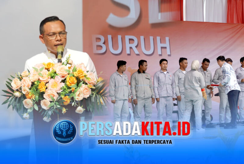 Bupati Konawe, Yusran Akbar, ST saat memberikan sambutan dalam perayaan Hari Buruh Internasional di PT OSS Morosi, Jumat (1/5/2026). Acara berlangsung dalam suasana kebersamaan dengan ratusan karyawan.