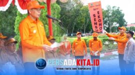 Bupati Konawe, Yusran Akbar, memberikan sambutan saat memimpin Apel Siaga Sensus Ekonomi 2026 di halaman Kantor Bupati Konawe, Senin (15/6/2026).