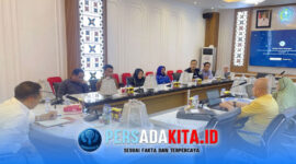 Bupati Konawe H Yusran Akbar ST (kiri) didampingi Kepala BKPSDM Suparjo (kanan) saat memimpin asesmen 9 ASN. Ia menegaskan mencari sosok berani dan inovatif yang memiliki talenta di Bapenda.