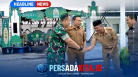 Bupati Konawe H. Yusran Akbar, S.T. (tengah), didampingi Ketua DPRD Konawe I Made Asmaya, S.Pd., M.M. (kanan), dan Dandim 1417/Kendari Kolonel Arm Danny A.P Girsang, S.Sos., M.Han (kiri), saat meninjau lokasi MTQ XXXI Sultra di eks STQ Unaaha, Senin (22/6/2026).