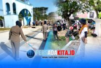 Ratusan aparatur sipil dari berbagai OPD bahu-membahu membersihkan kawasan Eks STQ Unaaha, Mesjid Babussalam, dan Taman Hutan Kota. DLH Konawe mengerahkan seluruh kekuatan untuk menciptakan lingkungan yang bersih, hijau, dan representatif bagi tamu MTQ XXXI Sultra. Aksi kolaborasi ini menjadi bukti kesiapan Konawe menjadi tuan rumah yang berkelas!