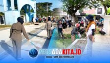 Ratusan aparatur sipil dari berbagai OPD bahu-membahu membersihkan kawasan Eks STQ Unaaha, Mesjid Babussalam, dan Taman Hutan Kota. DLH Konawe mengerahkan seluruh kekuatan untuk menciptakan lingkungan yang bersih, hijau, dan representatif bagi tamu MTQ XXXI Sultra. Aksi kolaborasi ini menjadi bukti kesiapan Konawe menjadi tuan rumah yang berkelas!