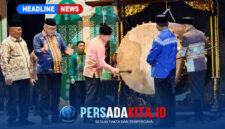 Suasana puncak kemeriahan di ex-STQ Unaaha, Konawe. Gubernur Sulawesi Tenggara, Andi Sumangerukka bersama Bupati Konawe H Yusran Akbar ST, terlihat khusyuk memukul beduk sebagai tanda resmi berakhirnya MTQ ke-XXXI, Minggu (28/6/2026). 
