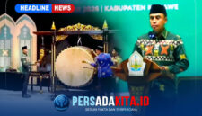 Penjabat Sekretaris Daerah Provinsi Sulawesi Tenggara, Drs. Muhammad Fadlan, M.Si., bersama Bupati Konawe H Yusran Akbar ST saat memukul bedug sebagai tanda resmi dibukanya MTQ ke-31 Sultra di Kabupaten Konawe.