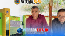  Dr. Abdul Hakim, S.E., M.S. (Kanan) dan Dr. La Ode Hamida, S.E., M.M. (Kiri) saat memberikan keterangan pers terkait target akreditasi Unggul dan program magang Taiwan dari STIE 66 Kendari.
