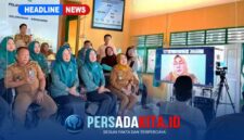 Lurah Anggaberi, Adnan, S.Sos (kiri), didampingi para ketua RT/RW, perwakilan Tim Penggerak PKK, dan tokoh masyarakat, dengan penuh haru saat diumumkan Juara I Lomba Kelurahan Tingkat Provinsi Sulawesi Tenggara Tahun 2026.