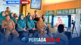 Lurah Anggaberi, Adnan, S.Sos (kiri), didampingi para ketua RT/RW, perwakilan Tim Penggerak PKK, dan tokoh masyarakat, dengan penuh haru saat diumumkan Juara I Lomba Kelurahan Tingkat Provinsi Sulawesi Tenggara Tahun 2026.