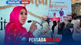 Ketua Harian Dekranas, Tri Tito Karnavian, memberikan sambutan di hadapan para peserta workshop. Di latar belakang, terlihat spanduk bertajuk 