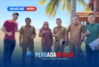 Plt. Kepala Dinas Pariwisata dan Ekonomi Kreatif Kabupaten Konawe, Mudarman, S.Sos., M.Si. (kelima dari kiri), didampingi jajaran rombongan, melakukan peninjauan fasilitas di kawasan wisata Kecamatan Lalonggasumeeto, Senin (6/7/2026) kemarin.