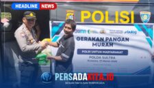 Kasat Binmas Polres Konawe, IPTU Andi Aco Baso saat melayani warga dalam Gerakan Pangan Murah di Kelurahan Puosu, Kecamatan Tongauna, Selasa (7/7/2026).)