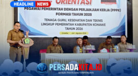 Bupati Konawe, H. Yusran Akbar ST, memberikan sambutan dan arahan kepada peserta Orientasi PPPK Formasi Tahun 2025 di Gedung Wekoila, Unaaha. Dalam sambutannya, ia menekankan pentingnya integritas dan etos kerja untuk mendukung visi pembangunan Konawe. (Foto: Persada Kita.id)
