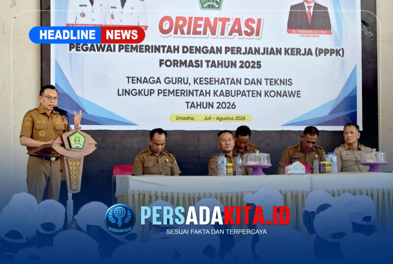 Bupati Konawe, H. Yusran Akbar ST, memberikan sambutan dan arahan kepada peserta Orientasi PPPK Formasi Tahun 2025 di Gedung Wekoila, Unaaha. Dalam sambutannya, ia menekankan pentingnya integritas dan etos kerja untuk mendukung visi pembangunan Konawe. (Foto: Persada Kita.id)