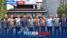 Bupati Konawe H. Yusran Akbar, S.T. (keenam dari kiri) bersama jajaran manajemen PT Charoen Pokphand Indonesia usai pertemuan di Kantor Feedmill Makassar