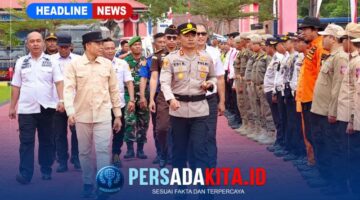 Kapolres AKBP Edi Raharjono (kanan) bersama  Bupati Konawe H. Yusran Akbar (tengah) dan unsur Forkopimda saat meninjau kesiapan personel dan peralatan dalam Apel Siaga Bencana di Lapangan Polres Konawe, Rabu (12/8/2026).