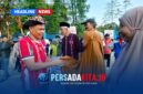 Bupati Konawe H. Yusran Akbar, S.T. menyerahkan secara simbolis bantuan beras Cadangan Pangan Pemerintah (CPP) kepada perwakilan Keluarga Penerima Bantuan di Kecamatan Anggaberi, Kamis (25/8/2026).