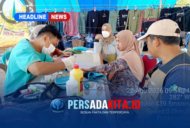 Suasana layanan Cek Kesehatan Gratis (CKG) yang digelar Dinas Kesehatan Kabupaten Konawe di Kecamatan Routa, Sabtu (22/8/2026). Tenaga kesehatan melayani warga dengan sigap di tengah keramaian Pekan Olahraga dan Seni HUT ke-81 RI.