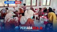 Suasana pelayanan cek kesehatan gratis di salah satu sekolah di Kecamatan Routa. Para siswa menjalani pemeriksaan tekanan darah, gula darah, mata, telinga, hingga gigi secara gratis oleh tenaga kesehatan Dinas Kesehatan Konawe.