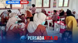 Suasana pelayanan cek kesehatan gratis di salah satu sekolah di Kecamatan Routa. Para siswa menjalani pemeriksaan tekanan darah, gula darah, mata, telinga, hingga gigi secara gratis oleh tenaga kesehatan Dinas Kesehatan Konawe.