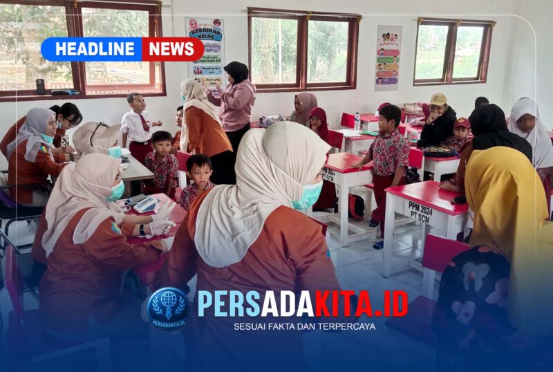 Suasana pelayanan cek kesehatan gratis di salah satu sekolah di Kecamatan Routa. Para siswa menjalani pemeriksaan tekanan darah, gula darah, mata, telinga, hingga gigi secara gratis oleh tenaga kesehatan Dinas Kesehatan Konawe.