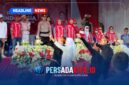 Panggung kehormatan di garis finish Lapangan Tutuwi Motaha tampak ramai ketika Camat Anggaberi dan Kapolsek Unaaha menyambut langsung kedatangan setiap barisan peserta.