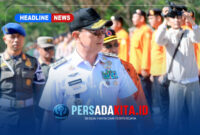Gubernur Sultra Andi Sumangerukka didampingi Forkopimda meninjau kesiapan personel dan peralatan dalam simulasi penanggulangan Karhutla.