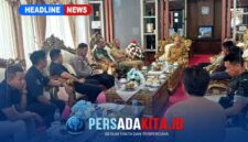 Bupati Konawe H. Yusran Akbar (tengah) menerima kunjungan silaturahmi Kapolres AKBP Edi Raharjono dan Kajari Fachrizal di ruang kerja Bupati, Selasa (4/8/2026). Tampak suasana penuh keakraban dan semangat kolaborasi.