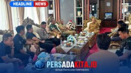 Bupati Konawe H. Yusran Akbar (tengah) menerima kunjungan silaturahmi Kapolres AKBP Edi Raharjono dan Kajari Fachrizal di ruang kerja Bupati, Selasa (4/8/2026). Tampak suasana penuh keakraban dan semangat kolaborasi.