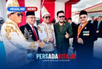 Menteri Kelautan dan Perikanan Sakti Wahyu Trenggono (tengah) didampingi pejabat KKP, Wakil Gubernur Sultra, Hugua, Bupati Konawe, H Syamsul Ibrahim, Anggota DPRD Konawe, H Ginal Sambari saat meninjau fasilitas di Kampung Nelayan Merah Putih (KNMP) Desa Sorue Jaya, Kabupaten Konawe, Sulawesi Tenggara, Senin (17/8/2026). Kawasan ini menjadi salah satu dari 100 titik KNMP tahap pertama yang telah rampung dibangun.