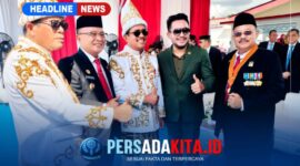 Menteri Kelautan dan Perikanan Sakti Wahyu Trenggono (tengah) didampingi pejabat KKP, Wakil Gubernur Sultra, Hugua, Bupati Konawe, H Syamsul Ibrahim, Anggota DPRD Konawe, H Ginal Sambari saat meninjau fasilitas di Kampung Nelayan Merah Putih (KNMP) Desa Sorue Jaya, Kabupaten Konawe, Sulawesi Tenggara, Senin (17/8/2026). Kawasan ini menjadi salah satu dari 100 titik KNMP tahap pertama yang telah rampung dibangun.