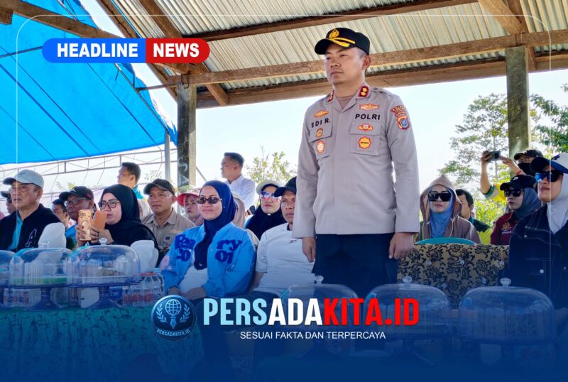 Kapolres Konawe AKBP Edy Raharjono, S.I.K., M.Si., didampingi Bupati Konawe H. Yusran Akbar, S.T., saat membuka Pora Kecamatan Routa, Kamis (20/8/2026).