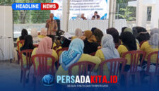 Sekretaris Dinas Perikanan Kabupaten Konawe, Sahruddin, S.Pi, M.Si, tengah memaparkan materi manajemen usaha perikanan di hadapan peserta pelatihan di KNMP Sore Jaya.