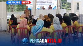 Sekretaris Dinas Perikanan Kabupaten Konawe, Sahruddin, S.Pi, M.Si, tengah memaparkan materi manajemen usaha perikanan di hadapan peserta pelatihan di KNMP Sore Jaya.