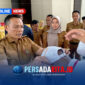Bupati Konawe, H. Yusran Akbar, S.T melepas tanda peserta Orientasi PPPK secara simbolis dari peserta menandai berakhirnya pelaksanaan orientasi bagi 2806 peserta P3K di Gedung Wekoila, Unaaha, Senin (31/8/2026)