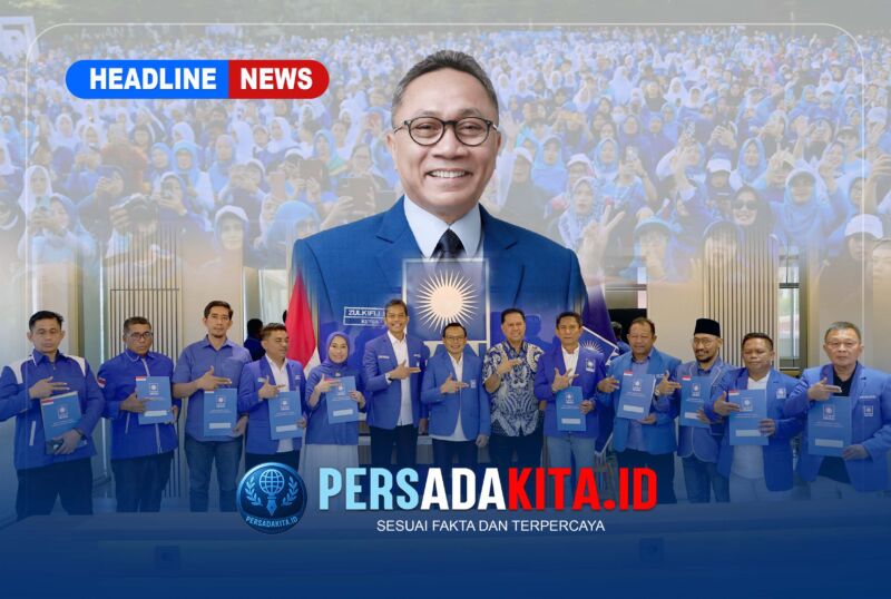 Ketua DPW PAN Sultra, H. Yusran Akbar ST (tengah), didampingi Kepala Sekretariat DPP PAN, Arif Noor M (kiri) usai penyerahan SK pengurus DPD PAN kabupaten/kota se-Sultra di Kantor DPP PAN, Jakarta, Kamis (13/8/2026). (Foto: Istimewa/Dok. DPW PAN Sultra)