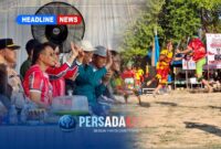 Bupati Konawe H. Yusran Akbar, ST menyaksikan tarian Mondotambe dengan atraksi Umo ara dan ketangkasan Tamalaki khas Suku Tolaki memukau ribuan penonton dari podium kehormatan saat pembukaan Porseni Kecamatan Anggaberi di Lapangan Tutuwi Motaha, Anggaberi, Selasa (25/8/2026) 