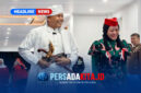 Bupati Konawe H. Yusran Akbar, S.T. mengenakan kostum Pangeran Diponegoro saat menyampaikan sambutan pada malam resepsi kenegaraan peringatan HUT ke-81 RI di rumah jabatan Bupati Konawe, Senin (17/8/2026) malam.