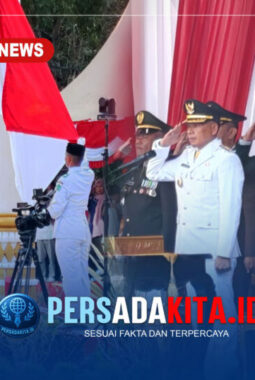 Bupati Konawe Yusran Akbar Tutup Rangkaian HUT ke-81 RI dengan Upacara Penurunan Bendera