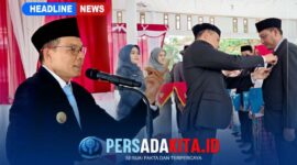 Bupati Konawe, H. Yusran Akbar, S.T., saat memimpin langsung penganugerahan Tanda Kehormatan Satyalancana Karya Satya kepada 29 ASN di Pendopo Kantor Bupati Konawe, Sabtu (15/8/2026). 