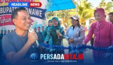 Bupati Konawe, H. Yusran Akbar, ST, memberikan sambutan sekaligus meresmikan Rumah Dilan Bersahaja. Turut mendampingi, Ketua TP PKK Kabupaten Konawe.