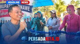 Bupati Konawe, H. Yusran Akbar, ST, memberikan sambutan sekaligus meresmikan Rumah Dilan Bersahaja. Turut mendampingi, Ketua TP PKK Kabupaten Konawe.