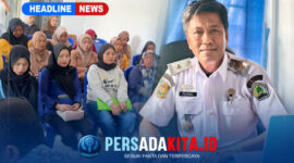 Kepala Dinas DP2KB Kabupaten Konawe, Faisal Taridala, S.H., saat memberikan keterangan pers di kantornya, Rabu (16/9/2026) dengan latar belakang Suasana pertemuan koordinasi di Balai KB se-Kabupaten Konawe dalam rangka penapisan keluarga berisiko stunting.