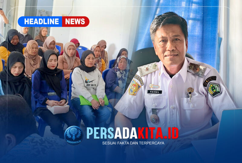 Kepala Dinas DP2KB Kabupaten Konawe, Faisal Taridala, S.H., saat memberikan keterangan pers di kantornya, Rabu (16/9/2026) dengan latar belakang Suasana pertemuan koordinasi di Balai KB se-Kabupaten Konawe dalam rangka penapisan keluarga berisiko stunting.