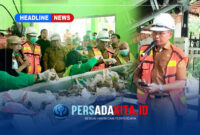 Bupati Konawe H. Yusran Akbar, ST., meninjau fasilitas TPST Mataiwoi didampingi Plt. Kepala DLH Konawe Syahrul, S.KM., M.M., dan Sekda Ferdinand Sapaan, Senin (19/10/2026).