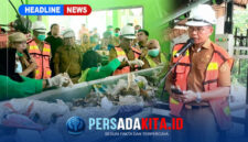 Bupati Konawe H. Yusran Akbar, ST., meninjau fasilitas TPST Mataiwoi didampingi Plt. Kepala DLH Konawe Syahrul, S.KM., M.M., dan Sekda Ferdinand Sapaan, Senin (19/10/2026).
